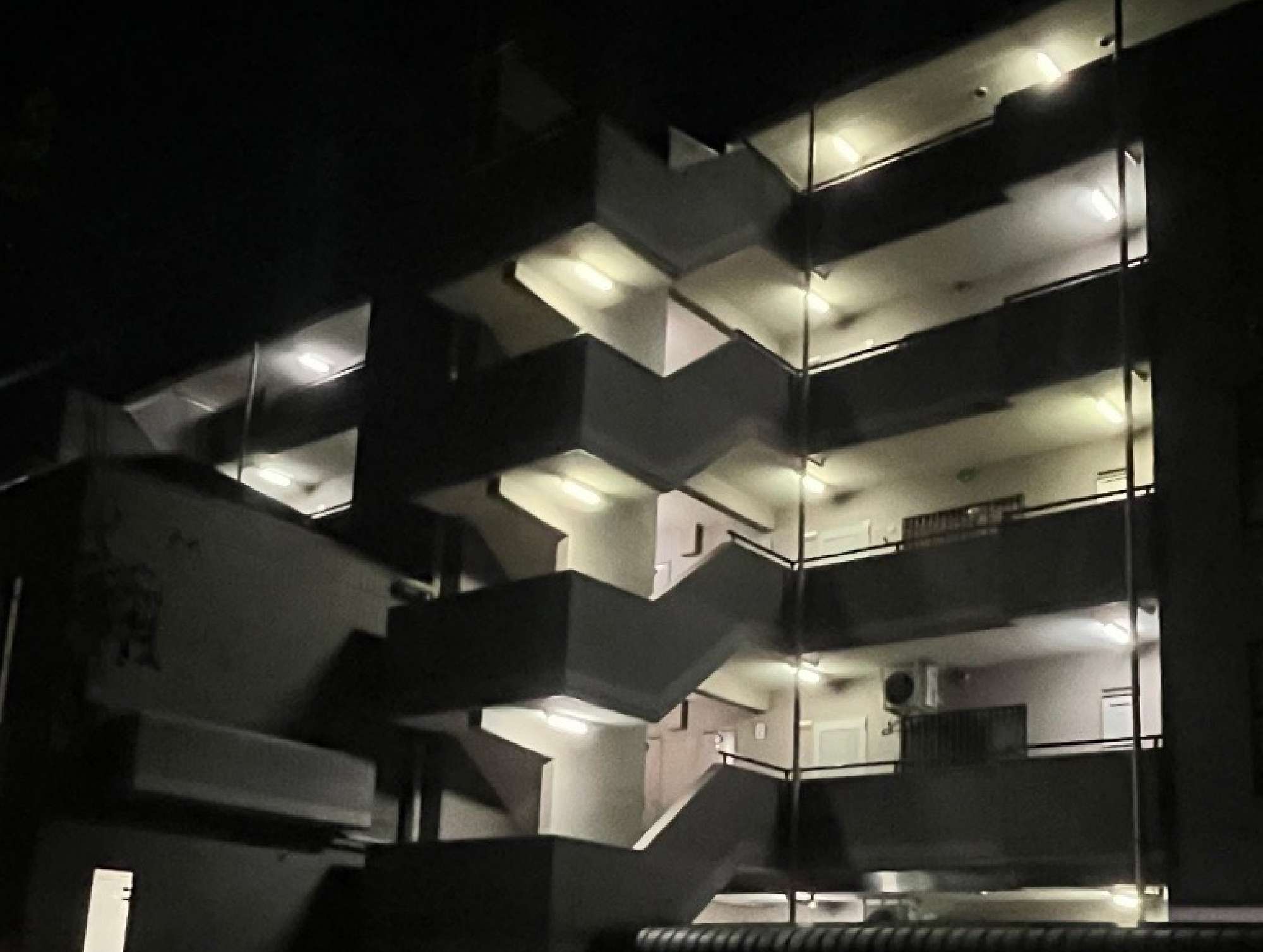 ピア御器所 大規模修繕工事の工事前　LED化