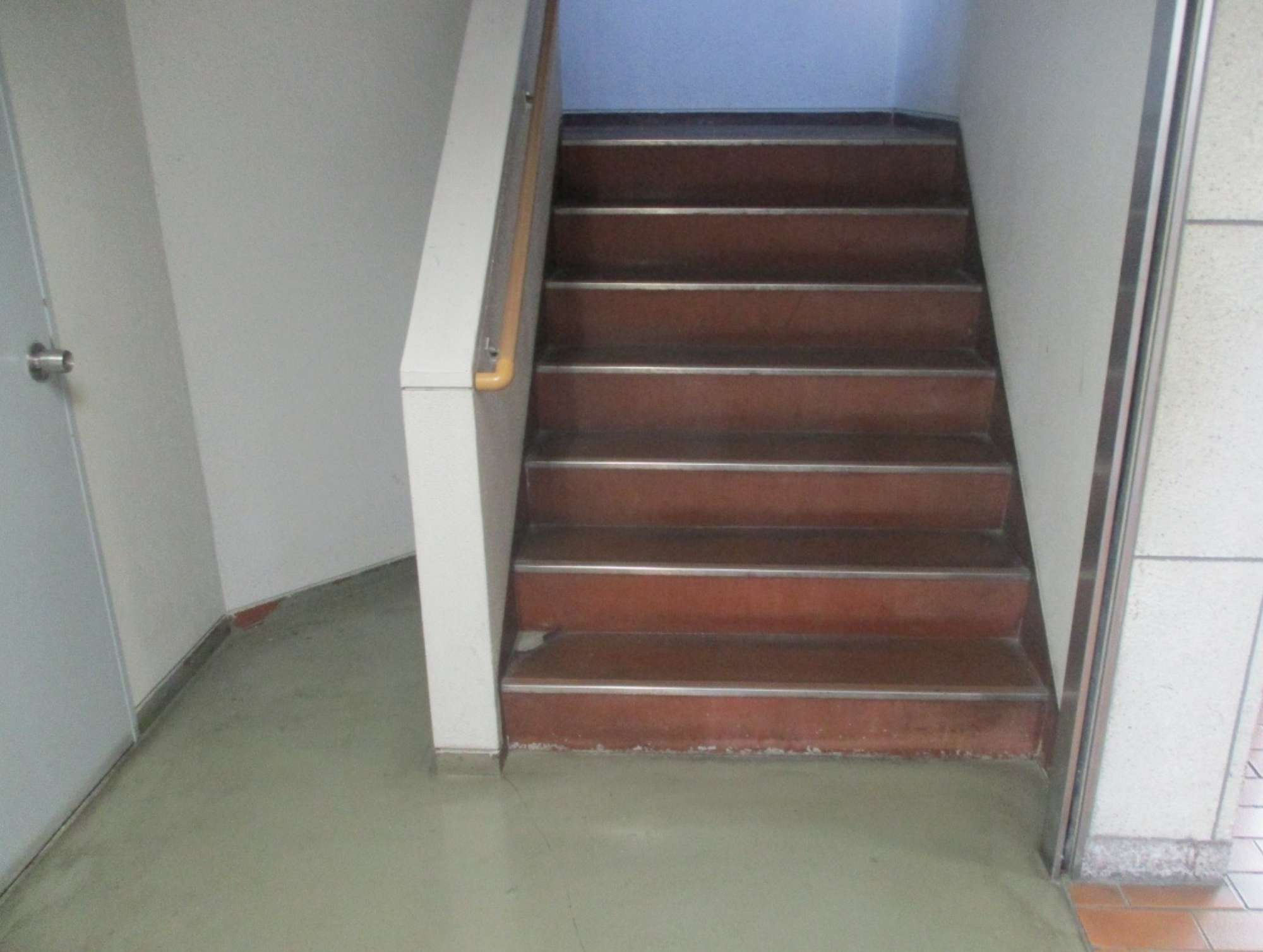 エスポア堀田 大規模修繕工事の工事前　エントランス