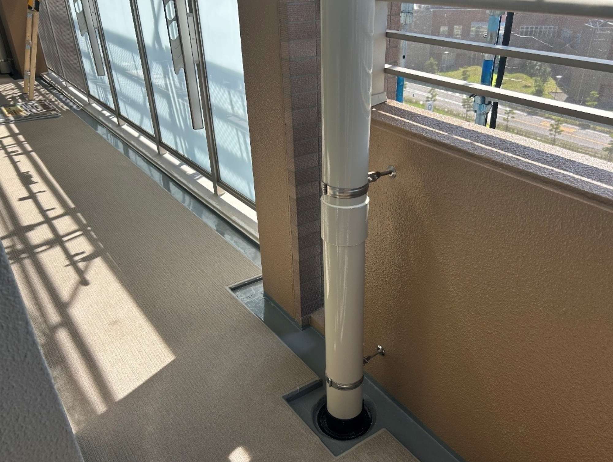 ゼスタ浄水公園 大規模修繕工事　バルコニー 工事中