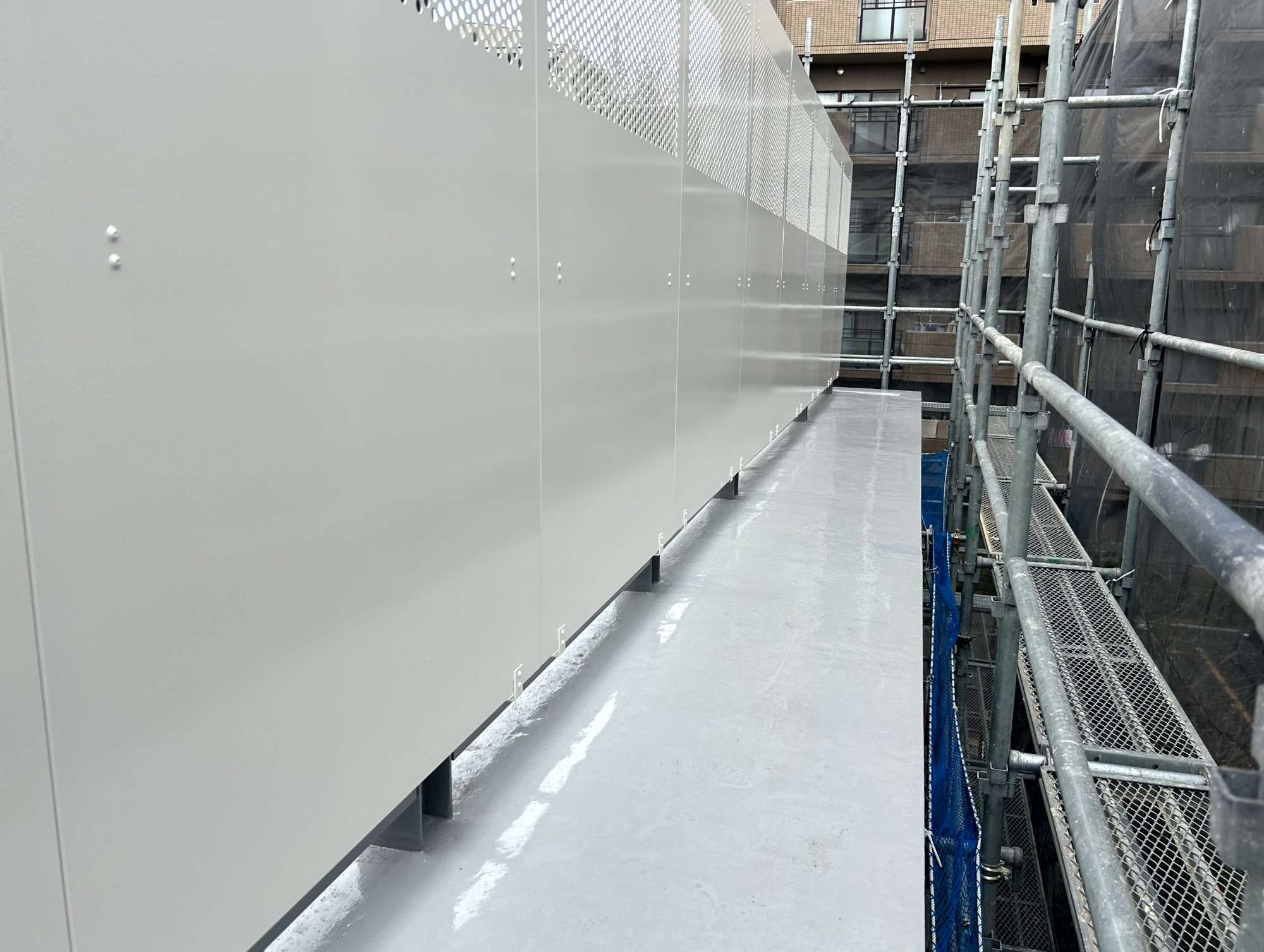 サンマンションアーツ山の手四・五・六番館
自走式駐車場改修工事　バルコニー・共用廊下　工事後